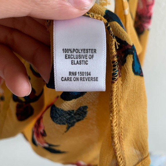 Floral Blouse size Small - Picture 6 of 6